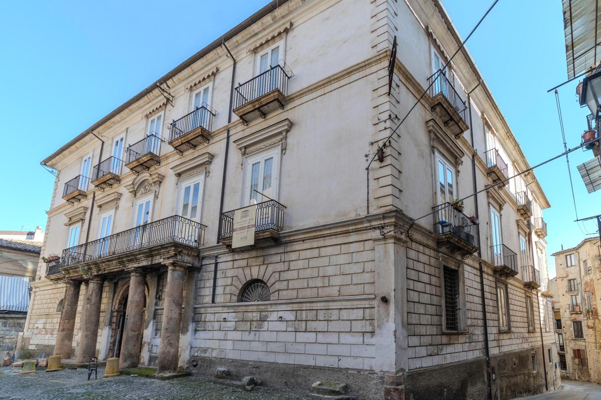 Dimora Storica Giostra Vecchia - Palazzo Grisolia 1809 Cosenza Exterior foto