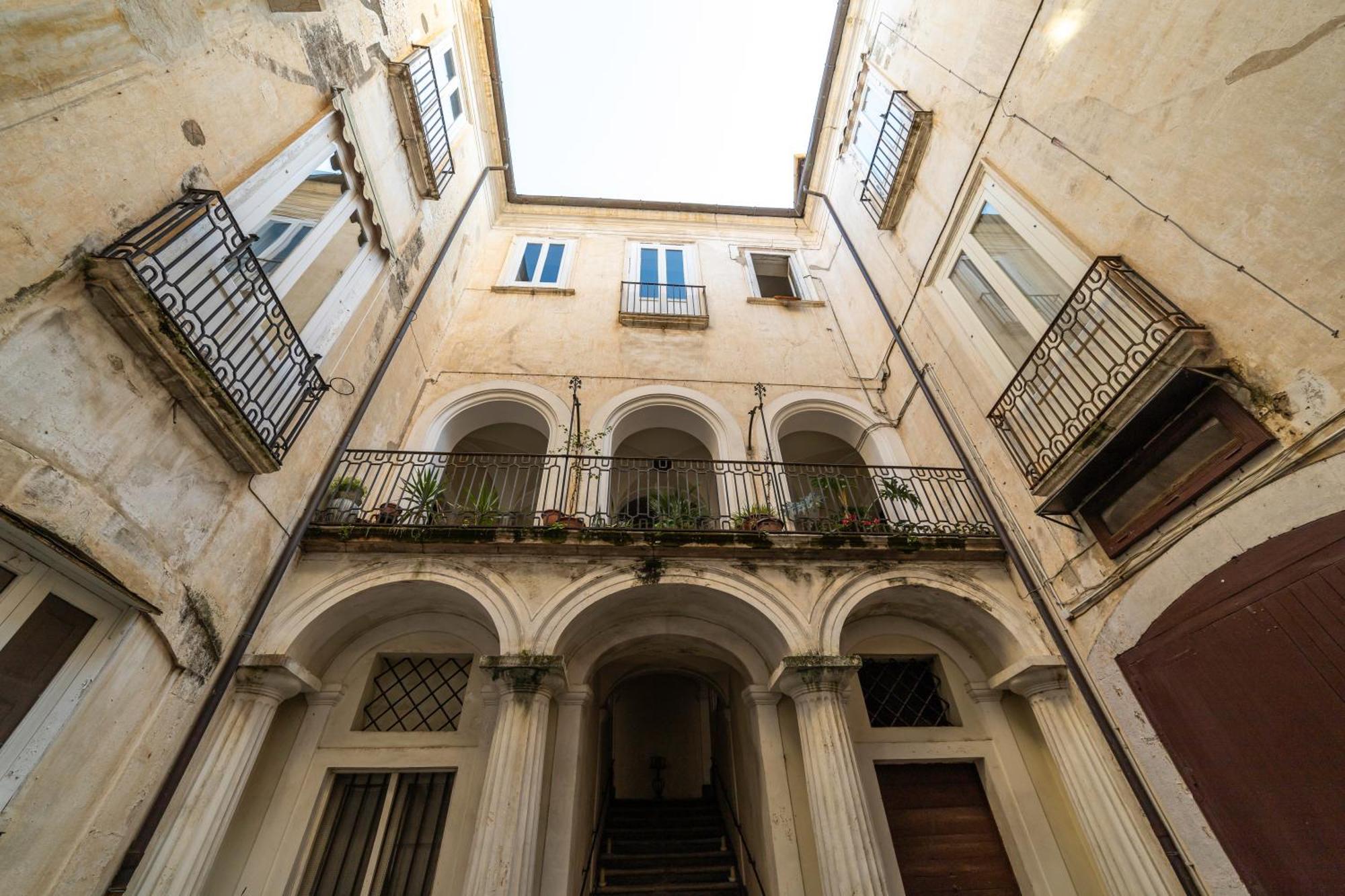 Dimora Storica Giostra Vecchia - Palazzo Grisolia 1809 Cosenza Exterior foto